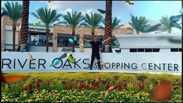 Randall Valentino Gonzales - R Valentino Hair Salon River Oaks Sign